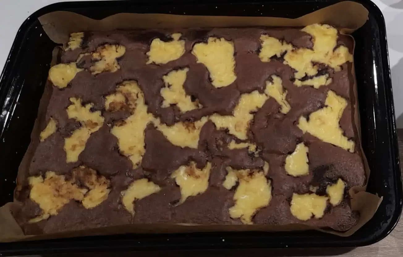 Prepadávaný koláč s kyslou smotanou: Pripravený je behom chvíľky, pečiem ho minimálne raz za týždeň!