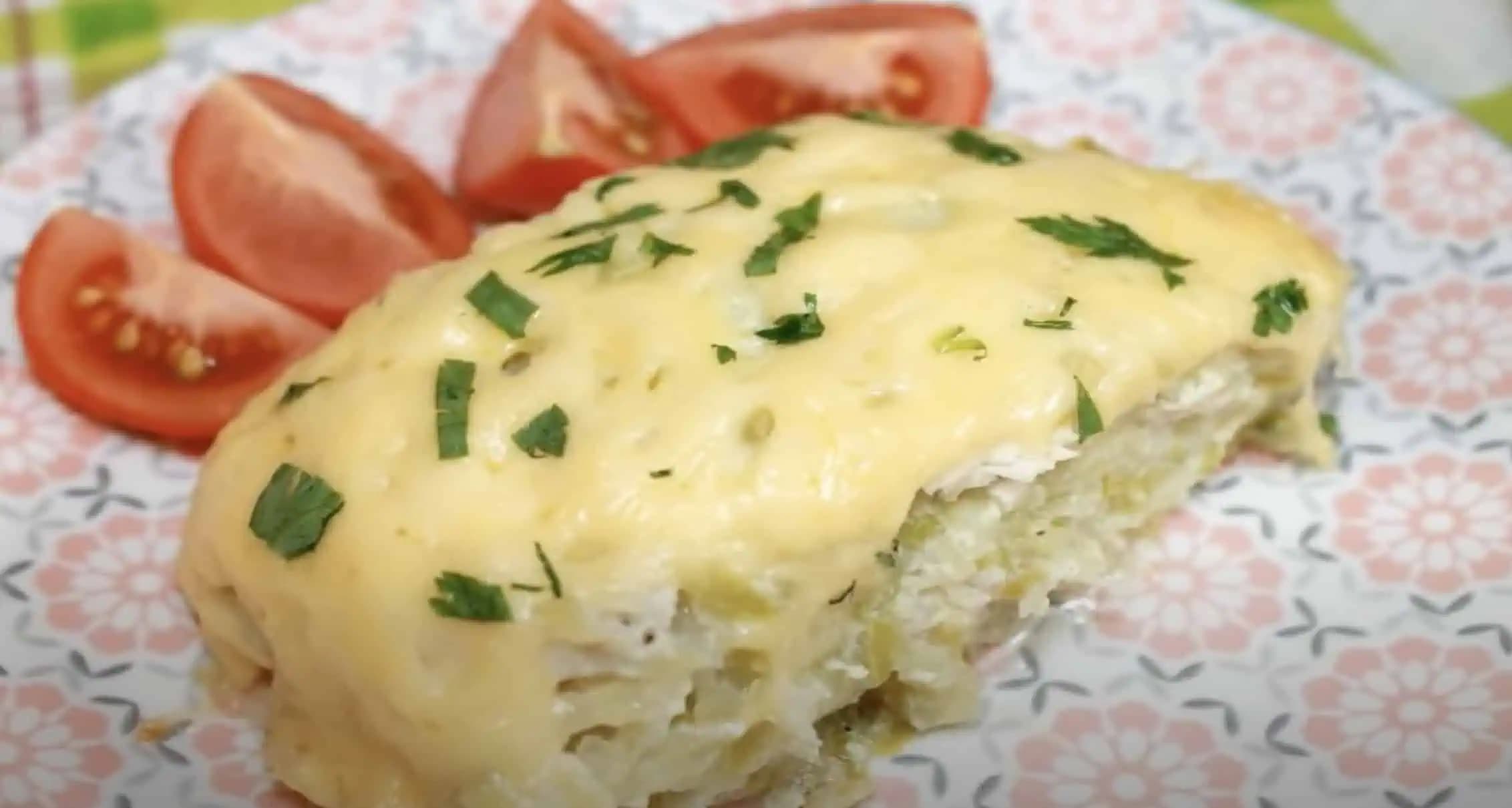 Kuracie prsia, cuketa a zemiaky: Všetko som LEN zamiešala a vložila do rúry – pochúťka, do ktorej sa zbláznila celá rodina!