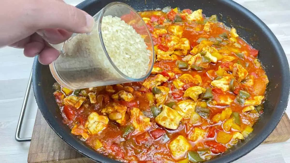 NEVARTE mäso a ryžu zvlášť, toto je výborné: Geniálny RECEPT z jeden panvice, hotový za 15 minút!