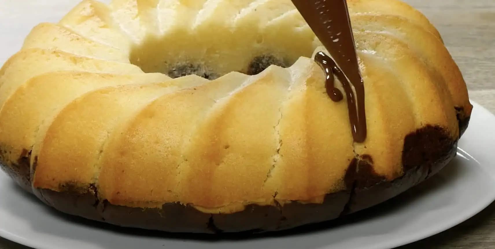 Kúzelná bábovka bez vajec a kvapky mlieka: Recept priamo od vychýreného cukrára, chuť je úžasná!