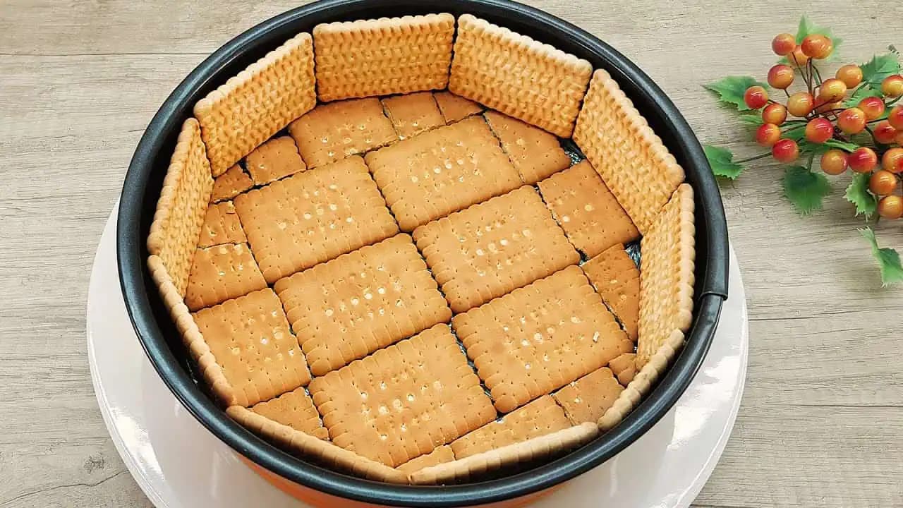 Vynikajúci nepečený dezert so sušienkami a pudingovým krémom: Hostia ho vychválili do nebies a jeho príprava je veľmi jednoduchá!