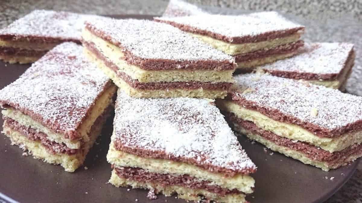 Dvofarebné rezy ZEBRA: Bez debaty, toto je najlepší koláč ku kávičke – 5 minút a je prázdny plech!