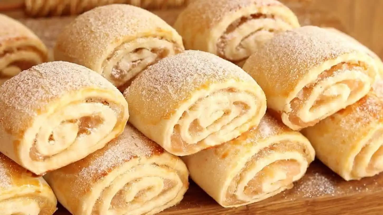Všetci priatelia chcú recept na tieto JABLKOVÉ koláčiky: Jednoduché a chutné s bohatou plnkou!
