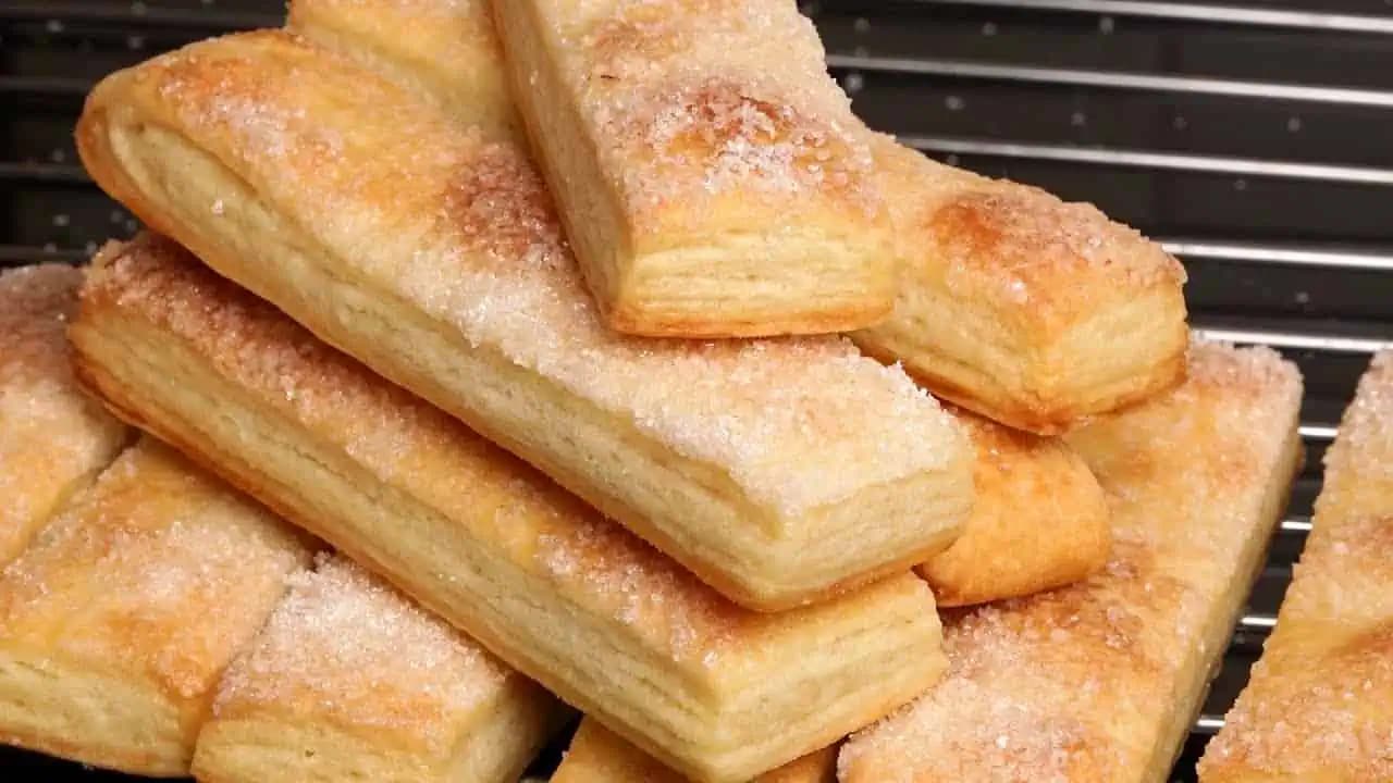 Rýchle chrumkavé JAZÝČKY – cesto zamiešané za 10 minút, odpočíva 30 minút a pečú sa 20 minút!