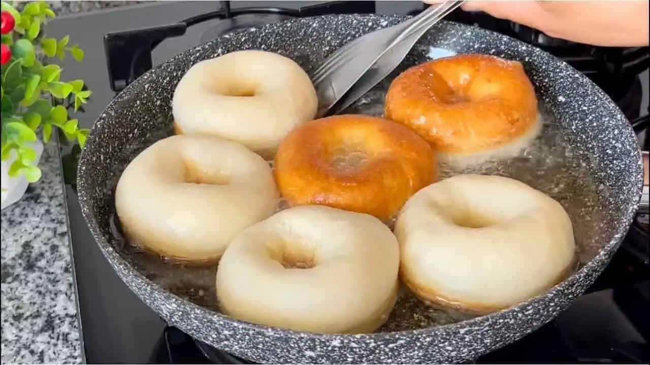 Šišky jemné ako dych bez zbytočnej mastnoty: Vyskúšajte tento recept a iný už robiť nebudete!