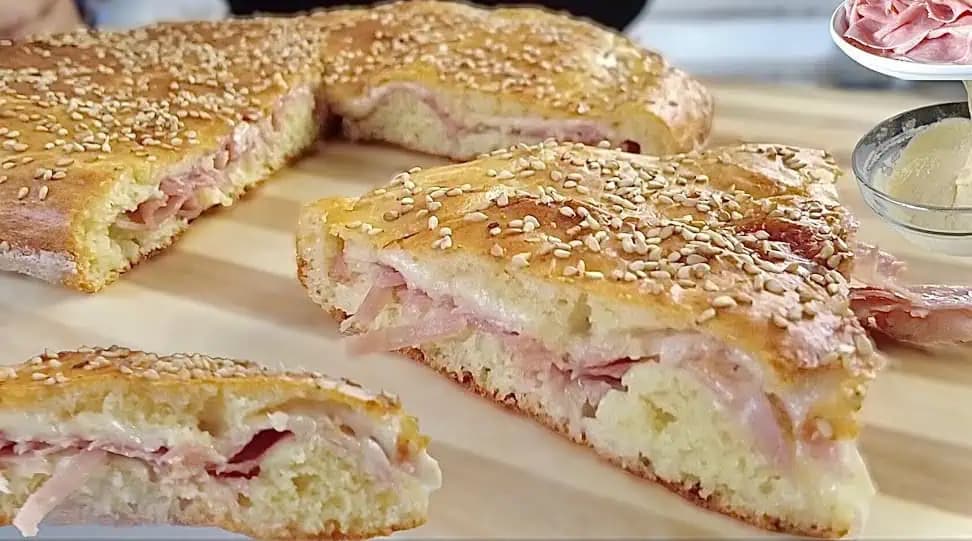 Recept na túto PLNENÚ placku som si doniesla priamo z Talianska a je neskutočná: Robím aj namiesto chlebíčkov!