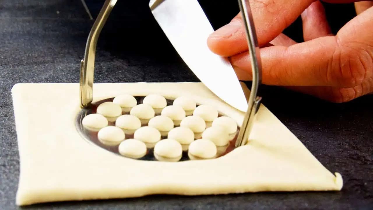 Triky s lístkovým cestom: Kreatívne občerstvenie ktoré stačí len vložiť do rúry a upiecť!