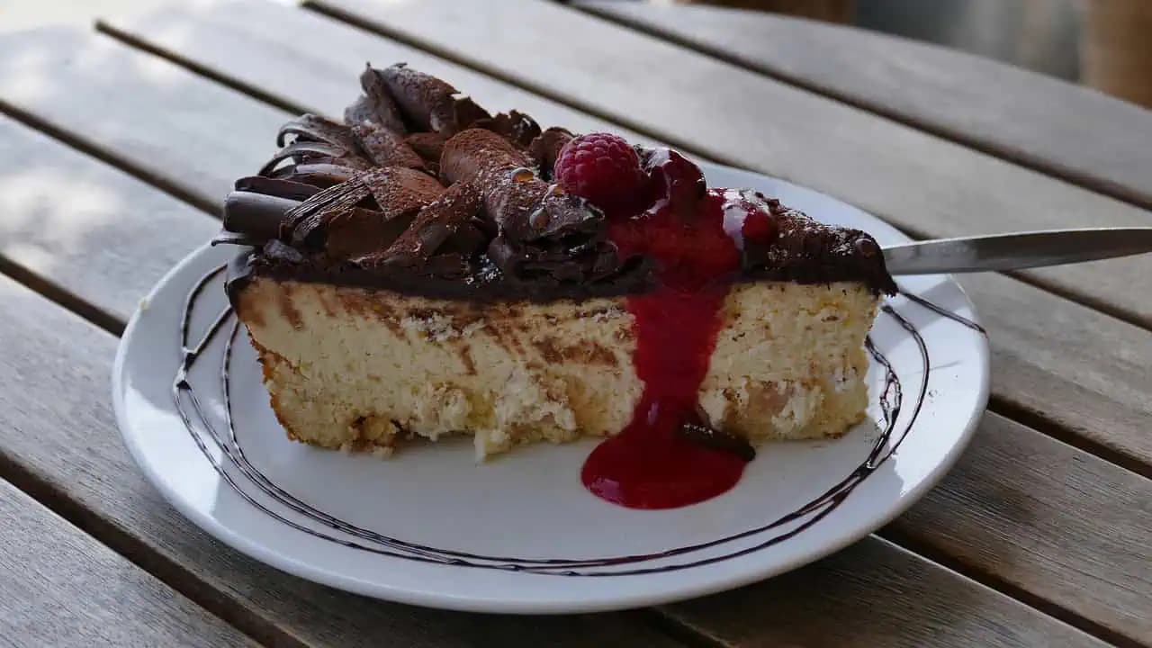 Vianočný CHEESECAKE za 10 minút + Chladenie: Žiadne pečenie, žiadna želatína ani vajcia!