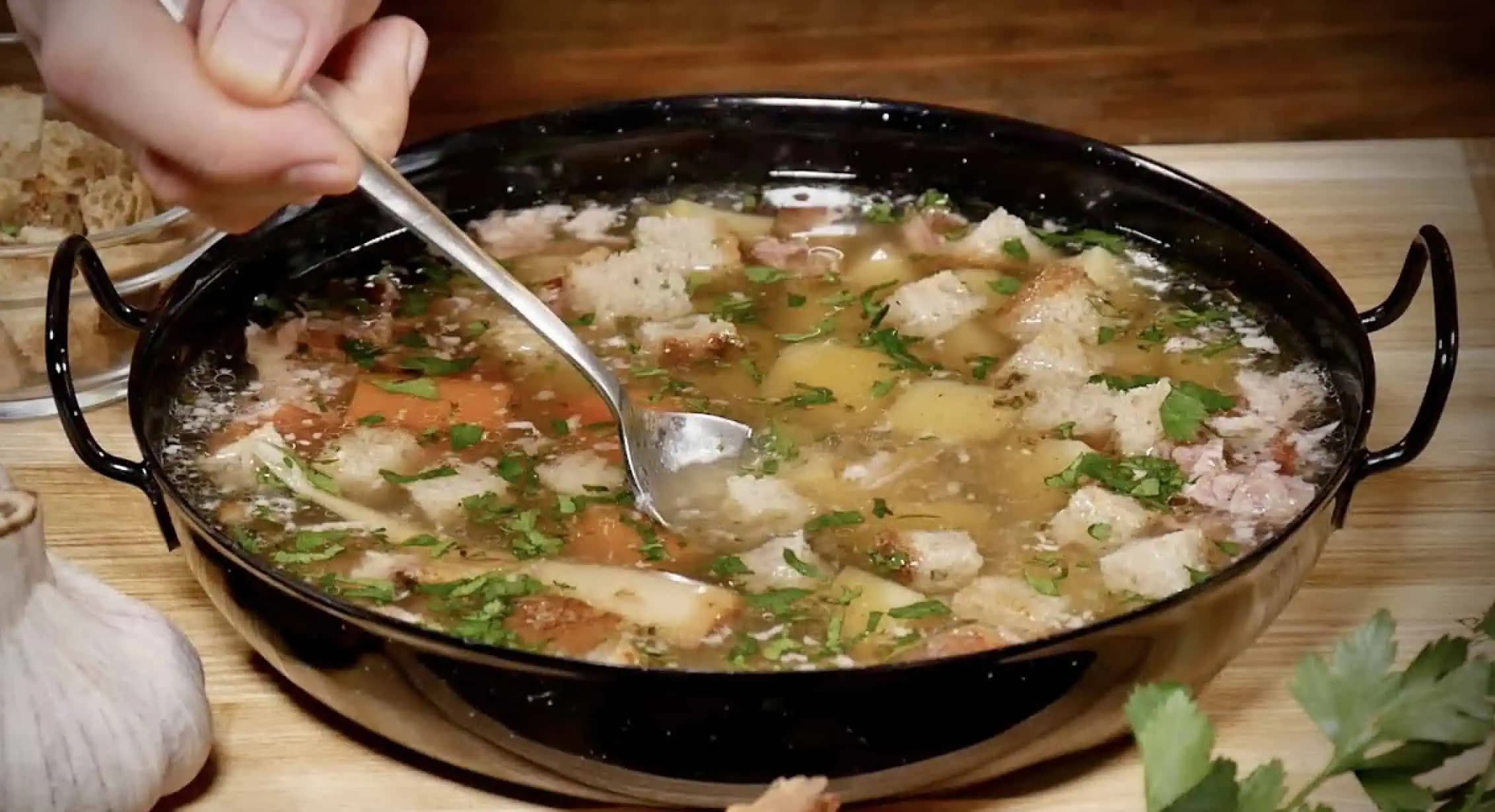 SILNÁ cesnaková polievka za 30 minút: Každý, kto je chorľavý a bez energie by mal skúsiť tento recept!