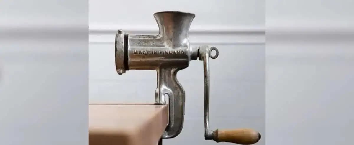 Mleli ste v ňom celý život mäso? Moderní ľudia už zabudli na jeho SKRYTÚ funkciu, budete nadšení!