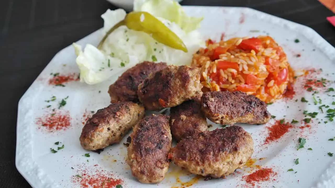 Namiesto nudných rezňov si pripravte švédsku lahôdku: Rýchlo uvarená chutná večera z jednoduchých ingrediencií!