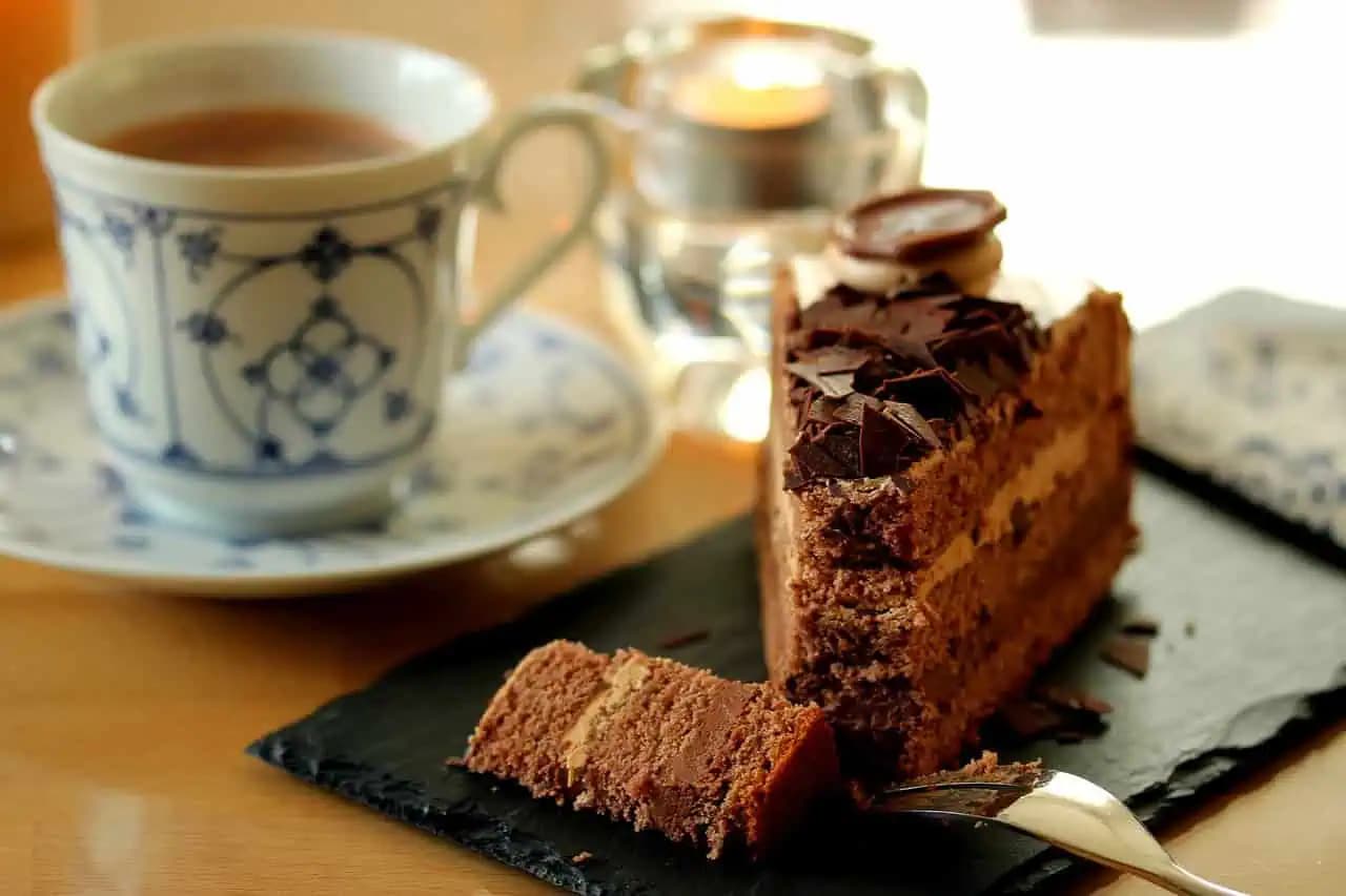 Recept na slávnu tortu PRAHA z čias bývaného režimu: Keď ju dáte na stôl, hostia sa jej nevedia dočkať!
