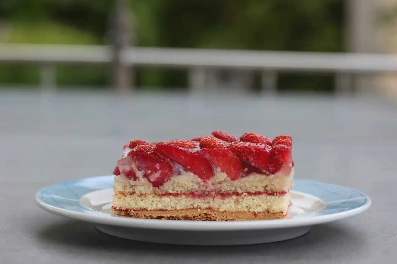 Slávna torta z panvice, ktorá poblázni svet: Jahodová delikatesa rýchlo a jednoducho!