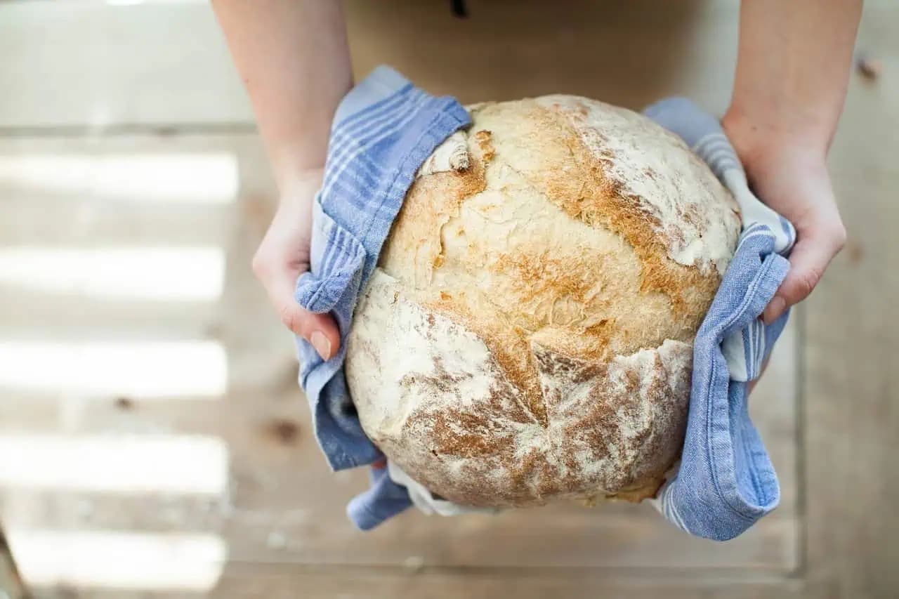 Odkedy mám tento recept, domáci chlieb pečiem každý deň: Je to také jednoduché a chlebík chutí ako z pekárne!