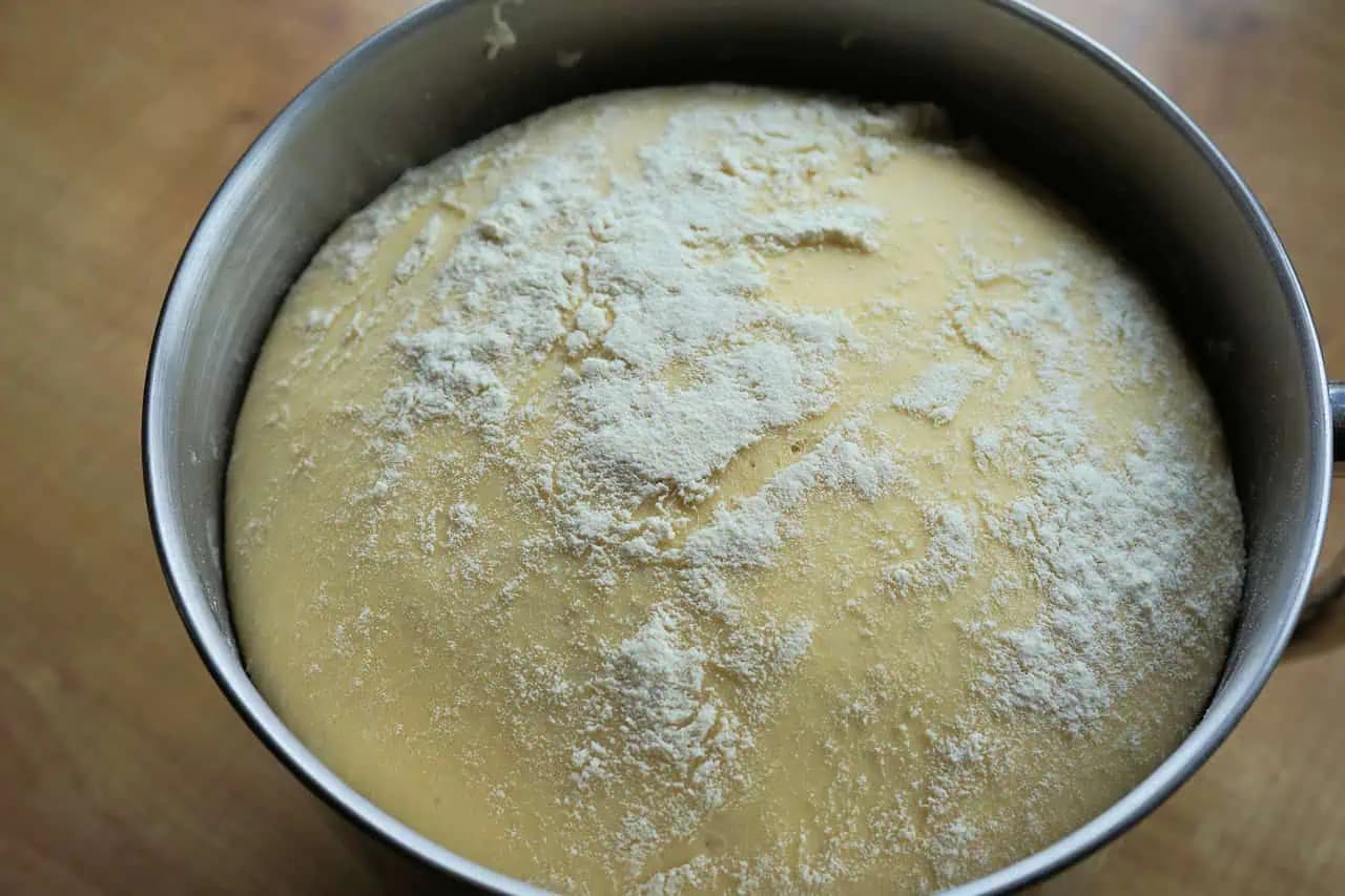 Viete, prečo treba pridať do cesta KYSLÚ SMOTANU? Je to hlavný dôvod, prečo sú babkine koláče vždy tak nadýchané a vzdušné!