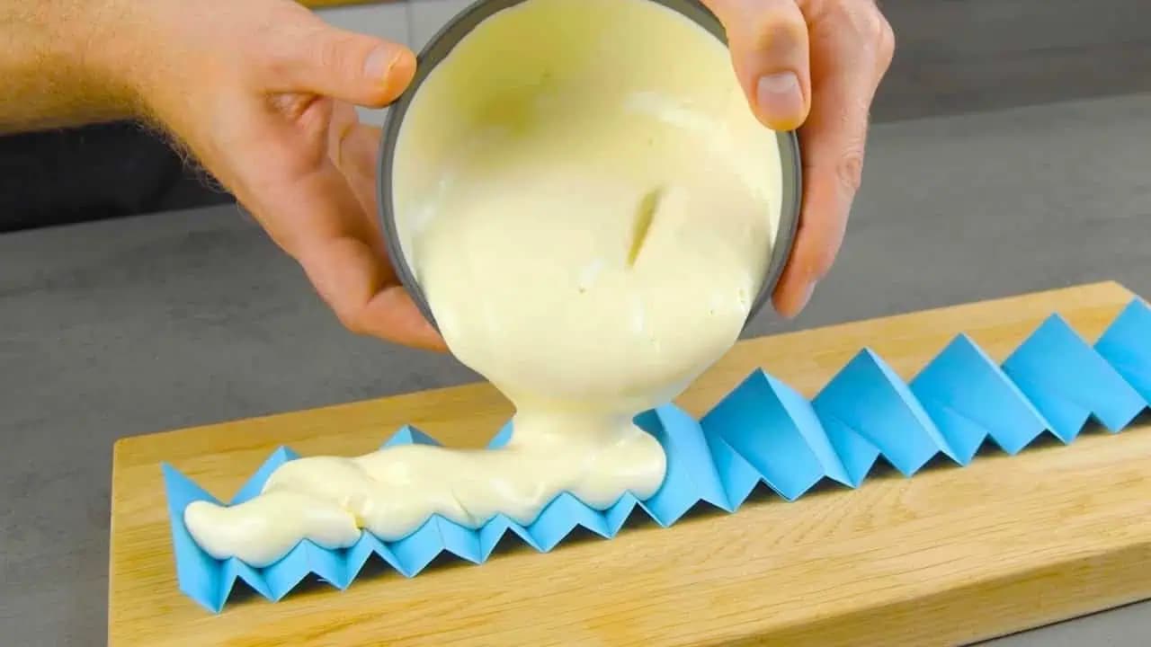 Šikovné cukrárske triky, ako ozdobiť tortu alebo zákusky: Jednoduché a krásne nápady, ktoré posunú vaše dezerty na vyššiu úroveň!