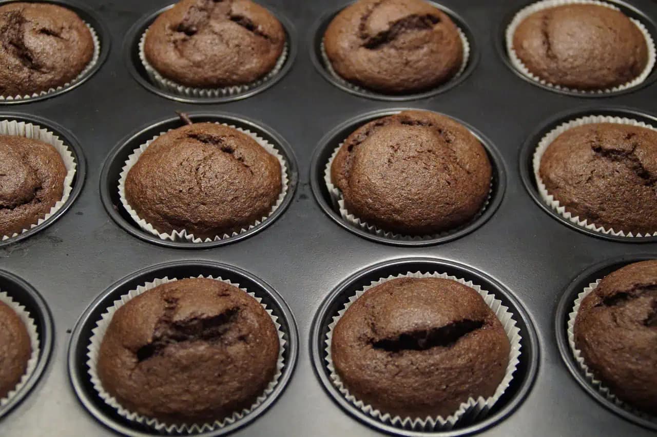 Baví ma robiť tieto lahodné banánové košíčky: Ľahký a jednoduchý recept bez masla!