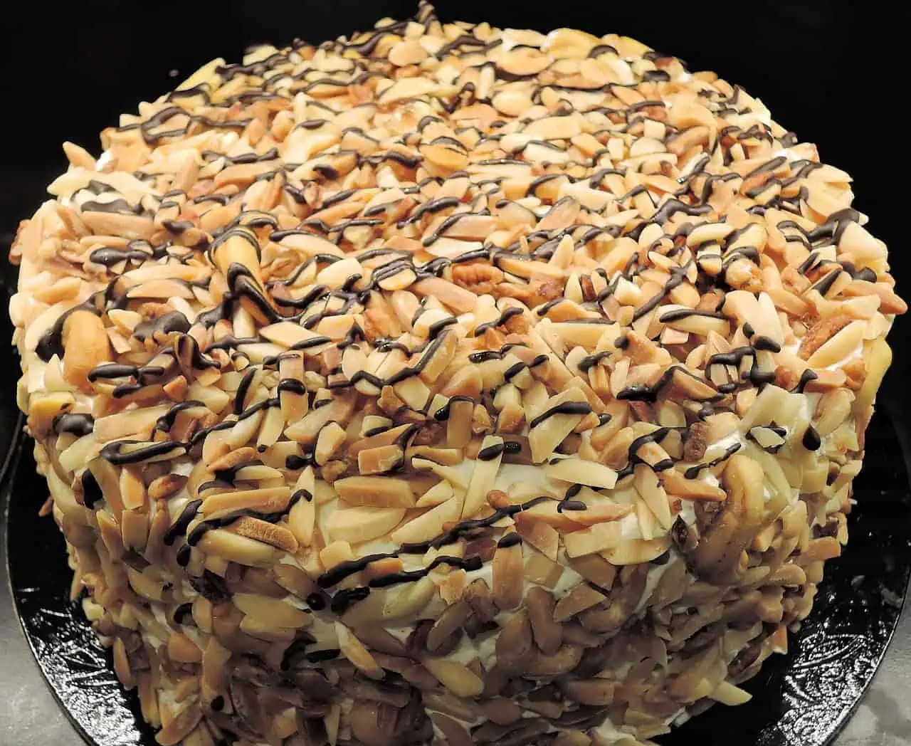 Moja stará mama pečie tento koláč trikrát do týždňa: Lacná a chutná torta!