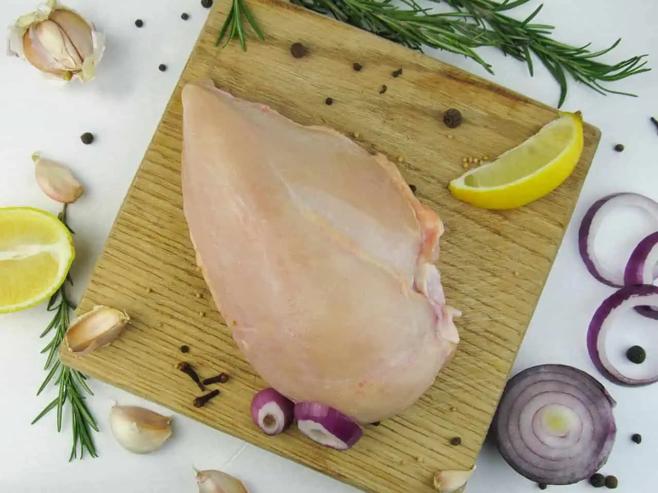 Špeciálny recept na prípravu kuracej pochúťky: V hlavnej úlohe kuracie prsia a zemiaky!
