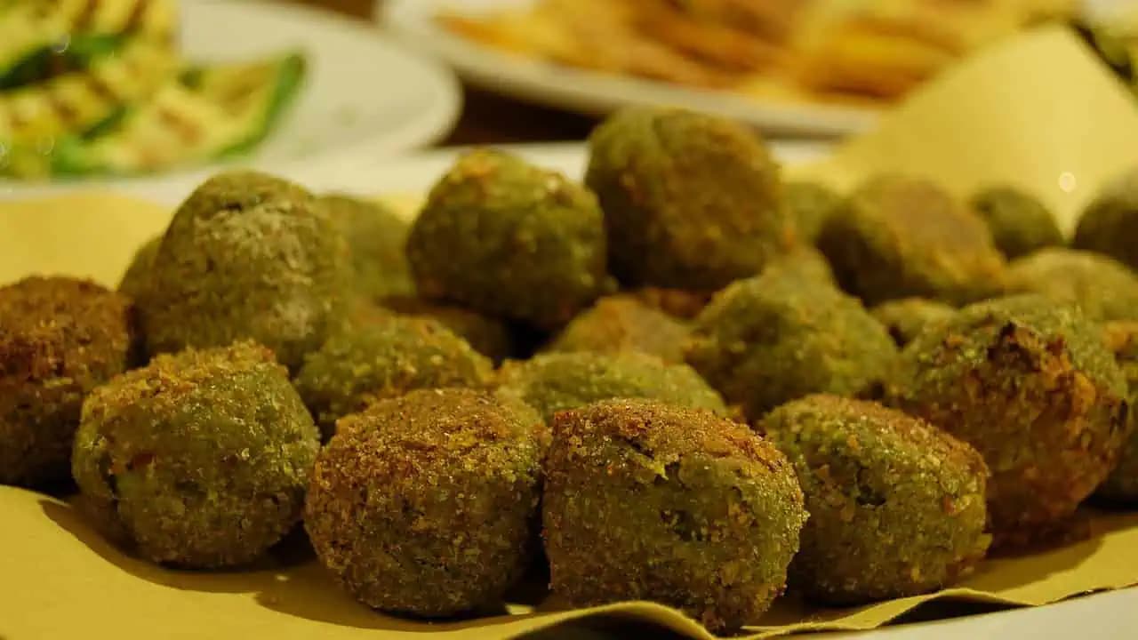 Ak máte doma brokolicu a pár bežných surovín, urobte si túto zdravú pochúťku: Rýchly a jednoduchý recept na fantastické jedlo!