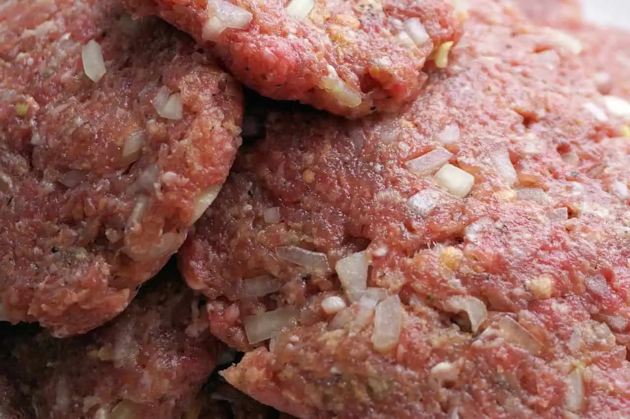 Upečte si takto cibuľu a mleté mäso: Výsledok urobí radosť celej rodine!