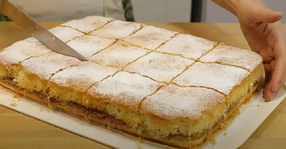 Žiadne miesenie, žiadne vaľkanie! SUPER jemný jablkový koláč bez váhy a odmerky!