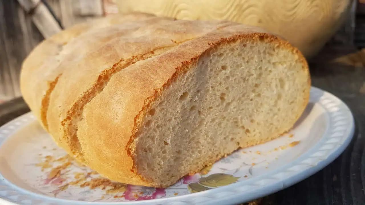 Tento recept má takmer 140 rokov: Chlebík má striedku ako vatička a chrumkavú kôrku!