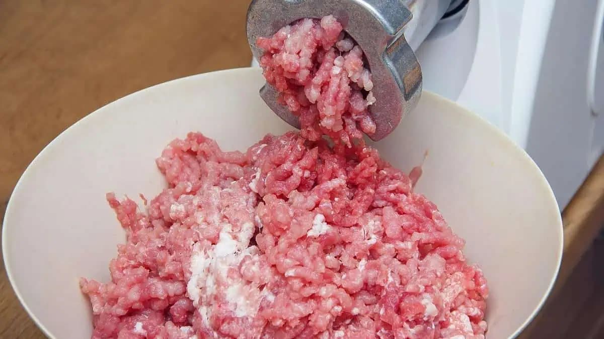 Do mletého mäsa nedávajte rožky ani chlieb: Táto PRÍSADA ich odpáli na celkom nový level!