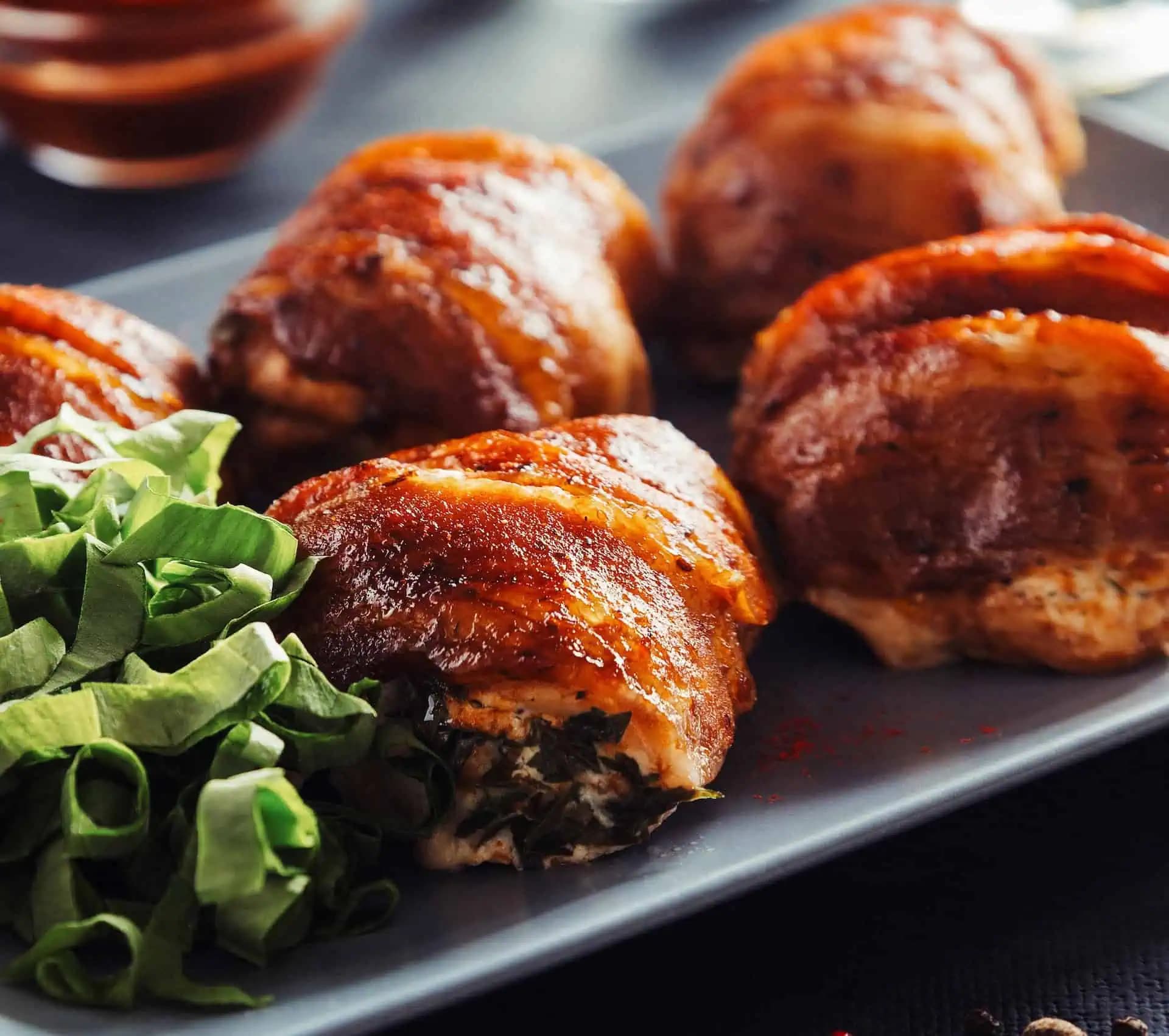 Recept na jednoznačne najlepšie kuracie stehná s prílohou: Všetko z jedného pekáča!