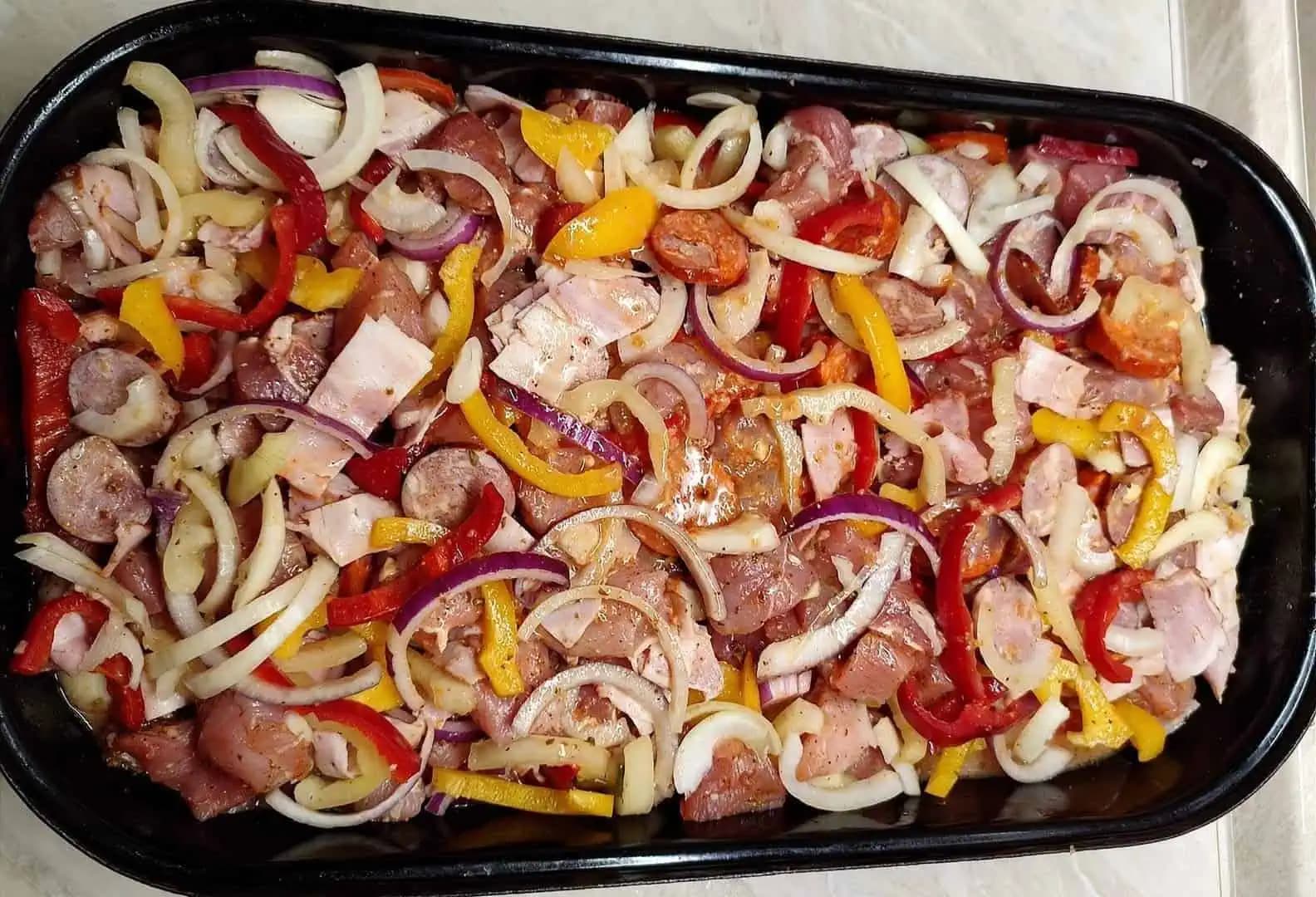 RAŽNIČI V RÚRE: Výborný komplet obed z jednoho plechu – tá vôňa leta sa nedá ani opísať!