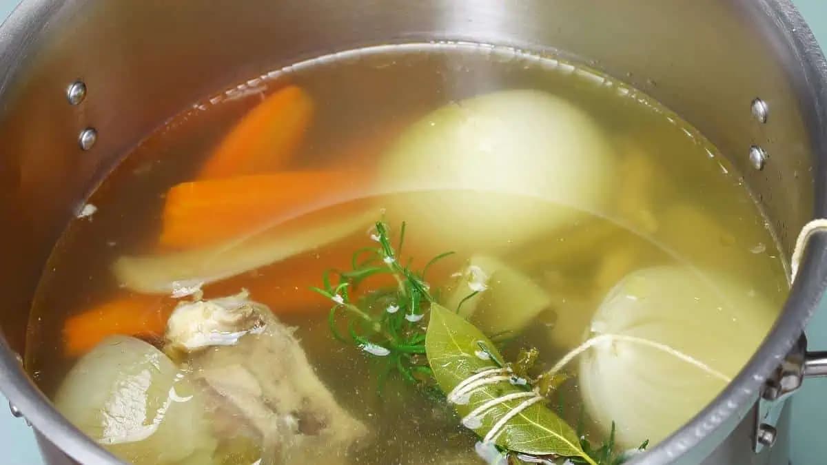 Kedy pridať zeleninu do vývaru? Spolu s mäsom alebo neskôr? Nikdy neurobte túto chybu