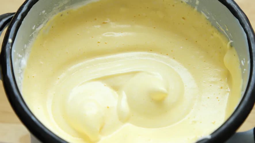 Prestaňte kupovať v obchode: Blesková domáca MAJONÉZA do vianočného šalátu podľa Romana Paulusa – chuť sa nedá porovnať!