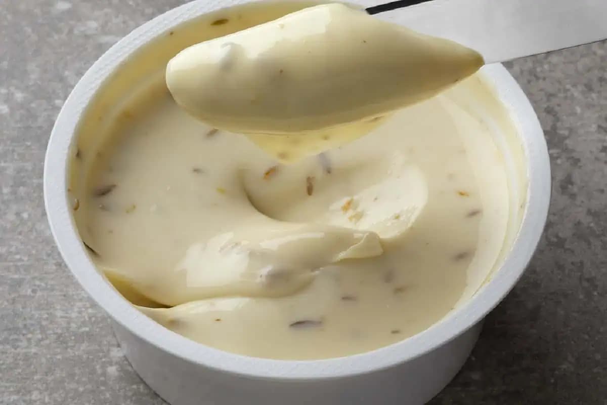 Najelte vajce do tvarohu, preložte na plameň a už nemusíte kupovať tavený SYR v obchode: Iba 3 ingrediencie, málokto to pozná!