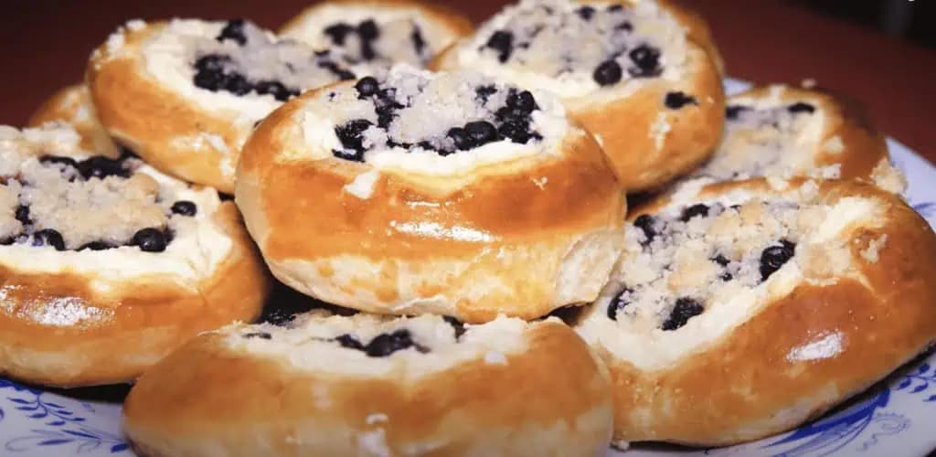 Fantastické RÝCHLE moravské koláče s čučoriedkami BEZ KYSNUTIA: Vyzerajú ako od babičky, hotové sú hneď a tá vôňa v kuchyni sa nedá opísať!