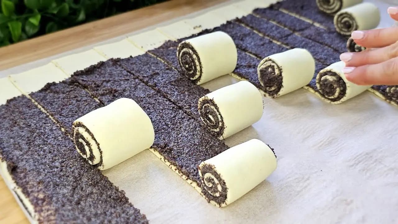 MAKOVÉ slimáky z lístkového cesta: Geniálny dezert na ktorý treba len 4 prísady a 10 minút!