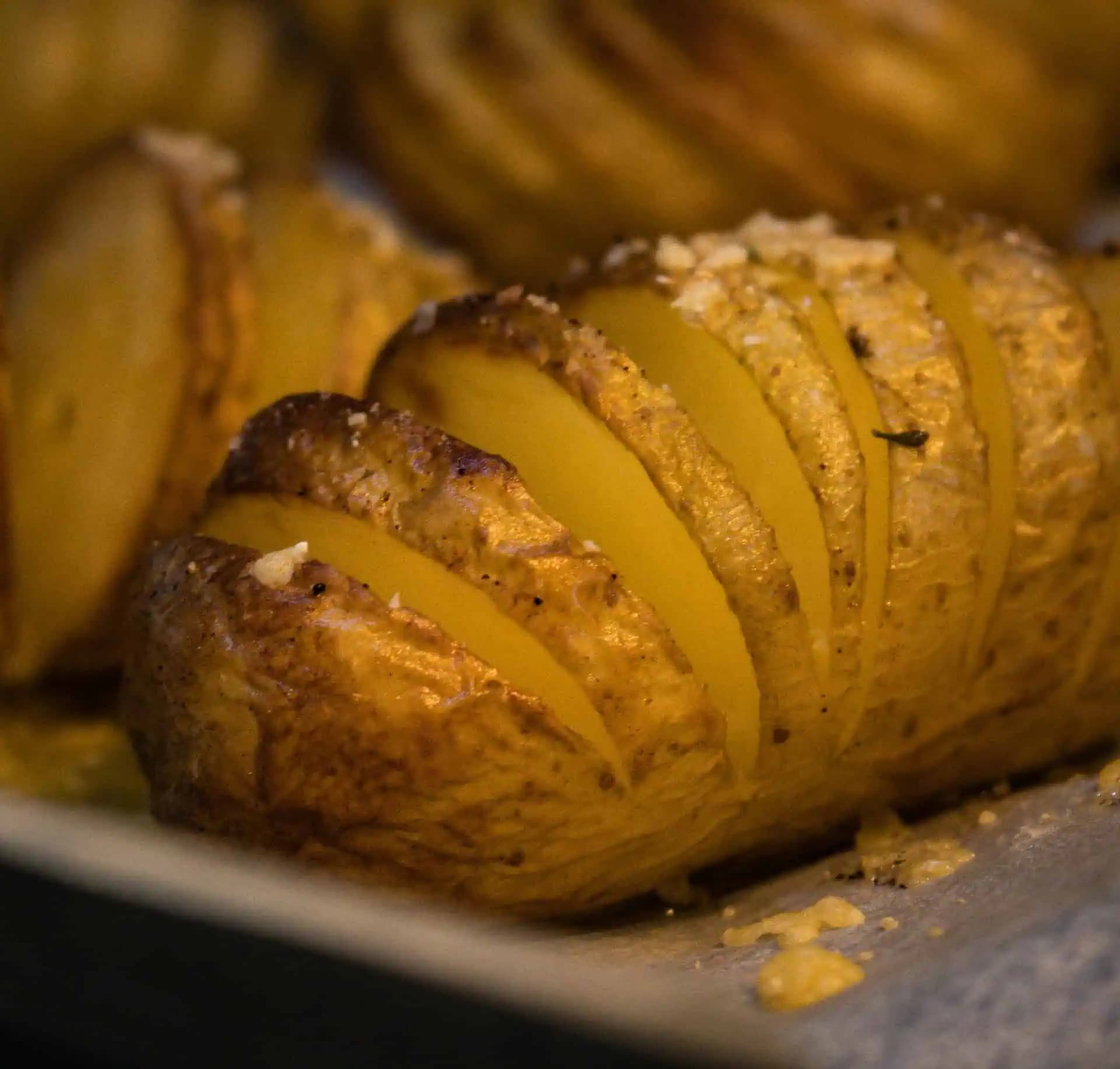 Už nebudete vyprážať zemiaky: Perfektný recept na zemiaky so slaninou!