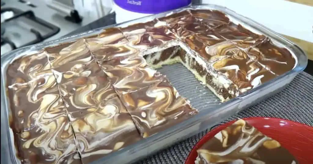 Hrnčekový koláč s tvarohom: Úžasný šťavnatý a pripravený za 15 minút!