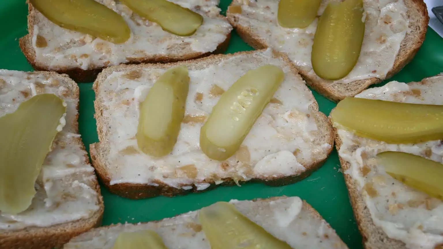 Chutí a vyzerá ako bravčová masť, dokonca ani manžel nepoznal rozdiel: Dokonalá nátierka na chlebík BEZ cholesterolu!