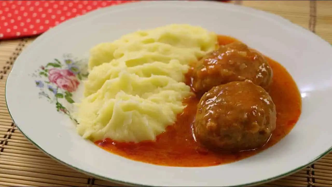 Recept na MÄSOVÉ guľky v rajčinovej omáčke z čias socializmu: Originál podľa ČSN – robím ich podľa tohoto receptu už 40 rokov!