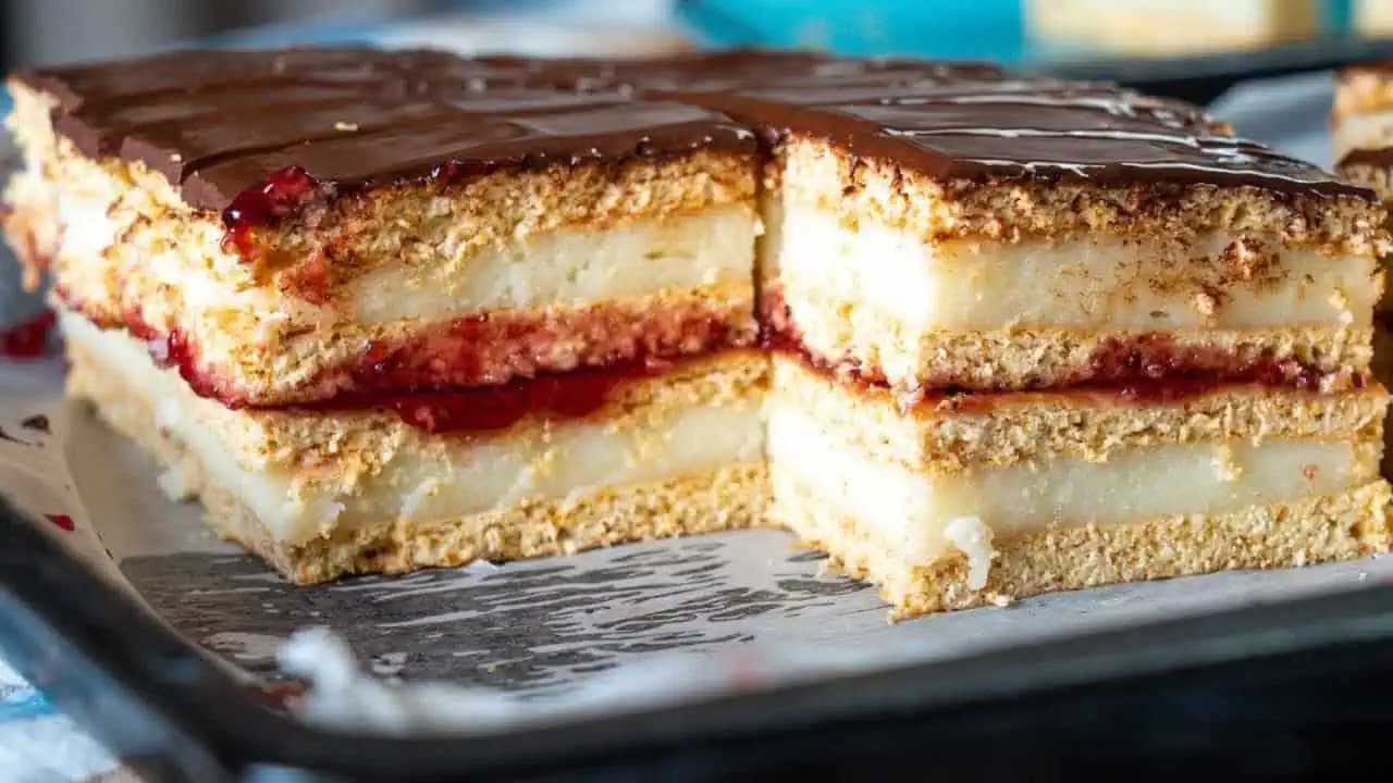 Jednoduchý recept na MEDOVÉ REZY s lahodným krémom: Veľmi chutný a jemný dezert!