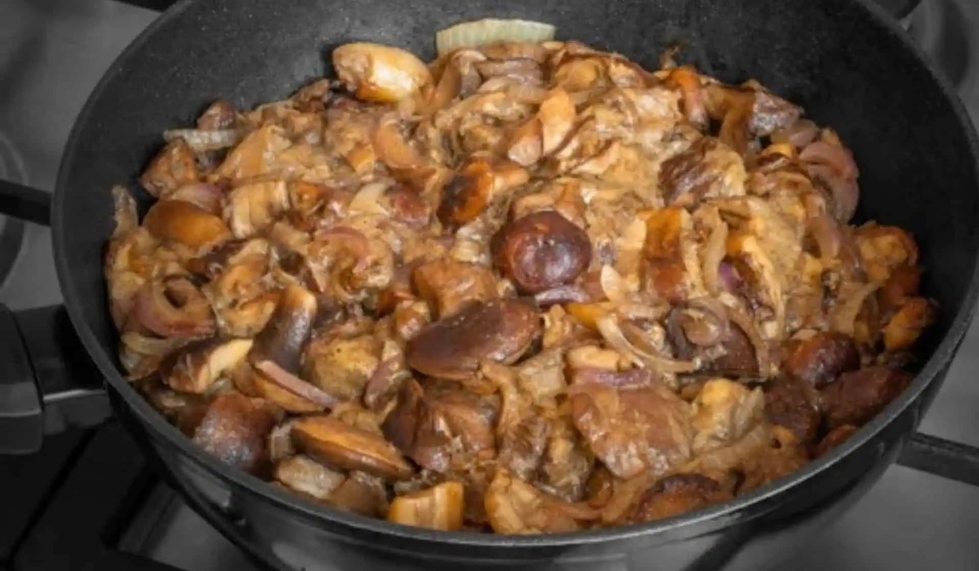 Celá panvica s hubami išla rovno do koša: NIKDY nerobte pri príprave túto chybu!