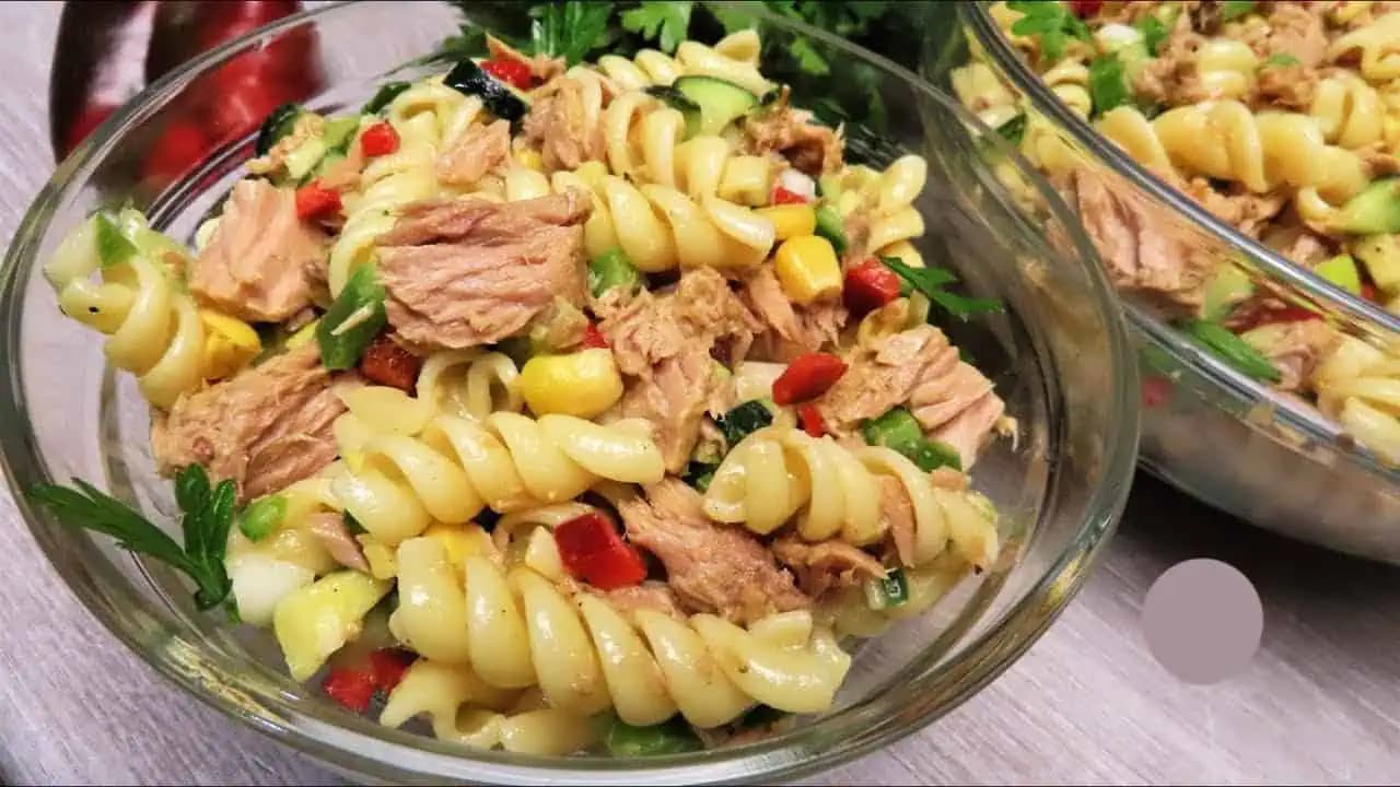 Najlepší recept na RÝCHLY tuniakový šalát: Chutí fantasticky a je hotový za 10 minút!