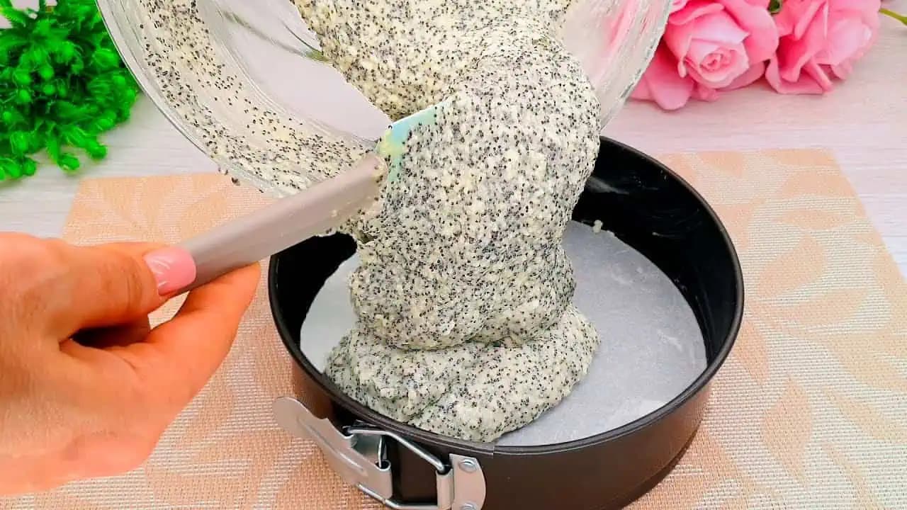 Najlepšia torta akú poznám: Do obyčajného cesta na korpus som pridala jogurt, kokos a mak! Tá chuť vás privedie do šialenstva!