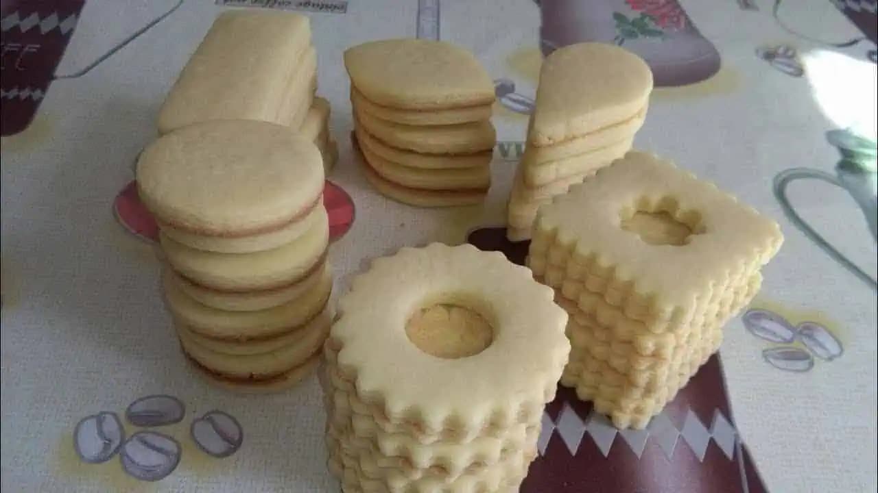 Falošné linecké cesto z jogurtu: Odkedy mám tento recept, klasické linecké už nepečiem – toto je fantasticky jemné a upečiete z neho všetko!
