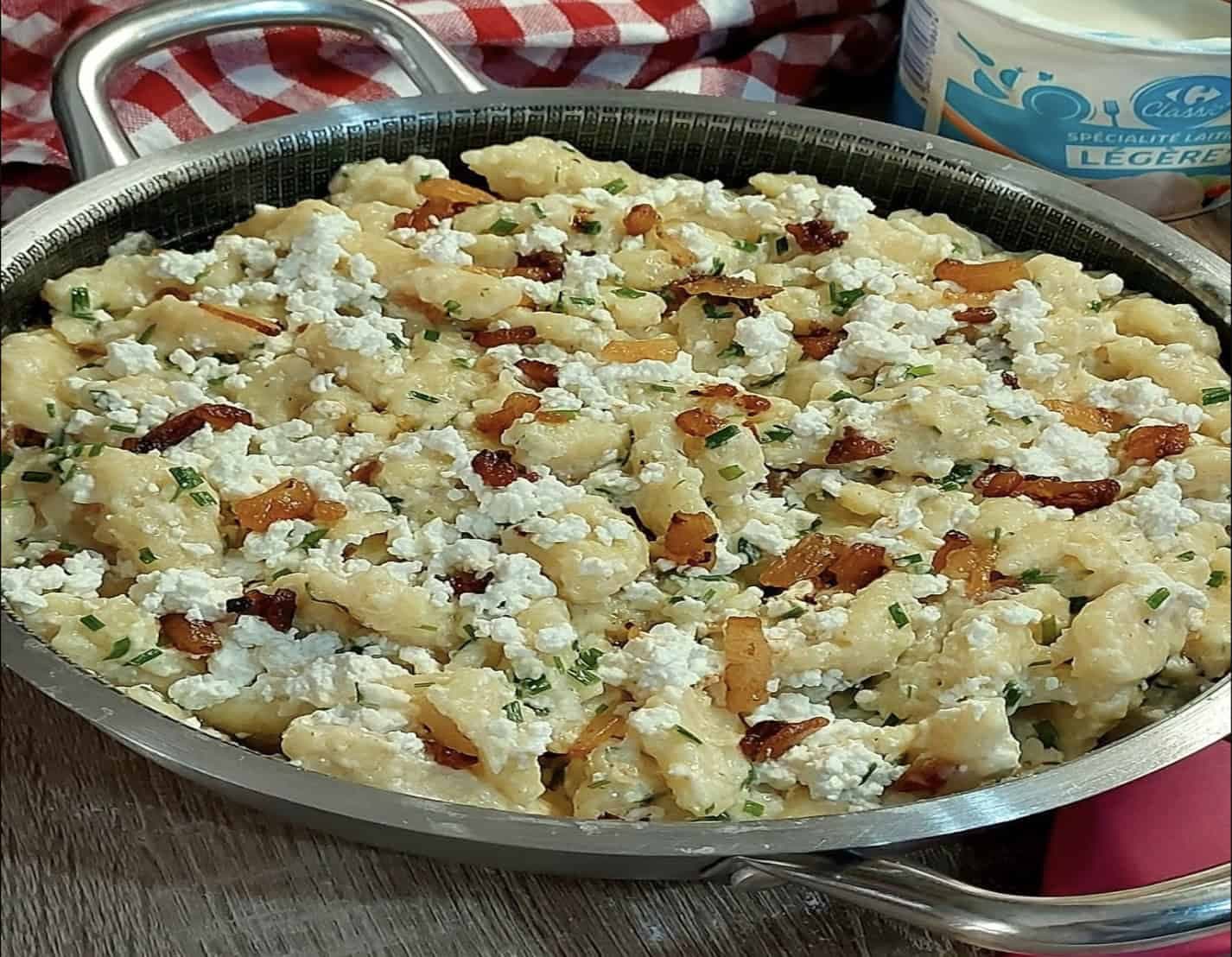 Recept na najlepší obed našich babičiek: Zemiakové halušky s tvarohom a opraženou slaninkou!