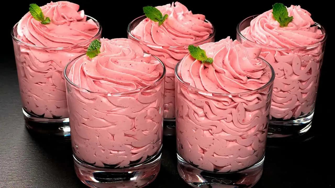 Špeciálna pochúťka z jahôd, smotany a mascarpone: Tieto rýchle poháre vás privedú do šialenstva!