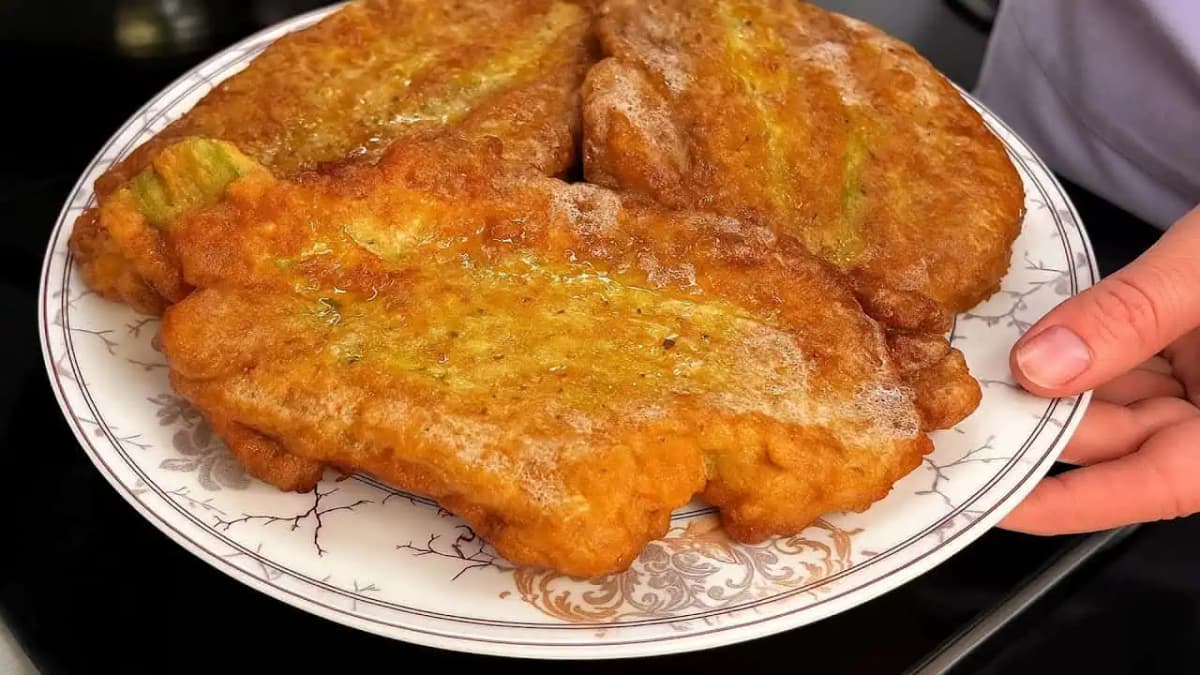 Vyprážaná cuketa na TALIANSKY spôsob chutí lepšie ako mäso! Recept je hotový za 60 minút.