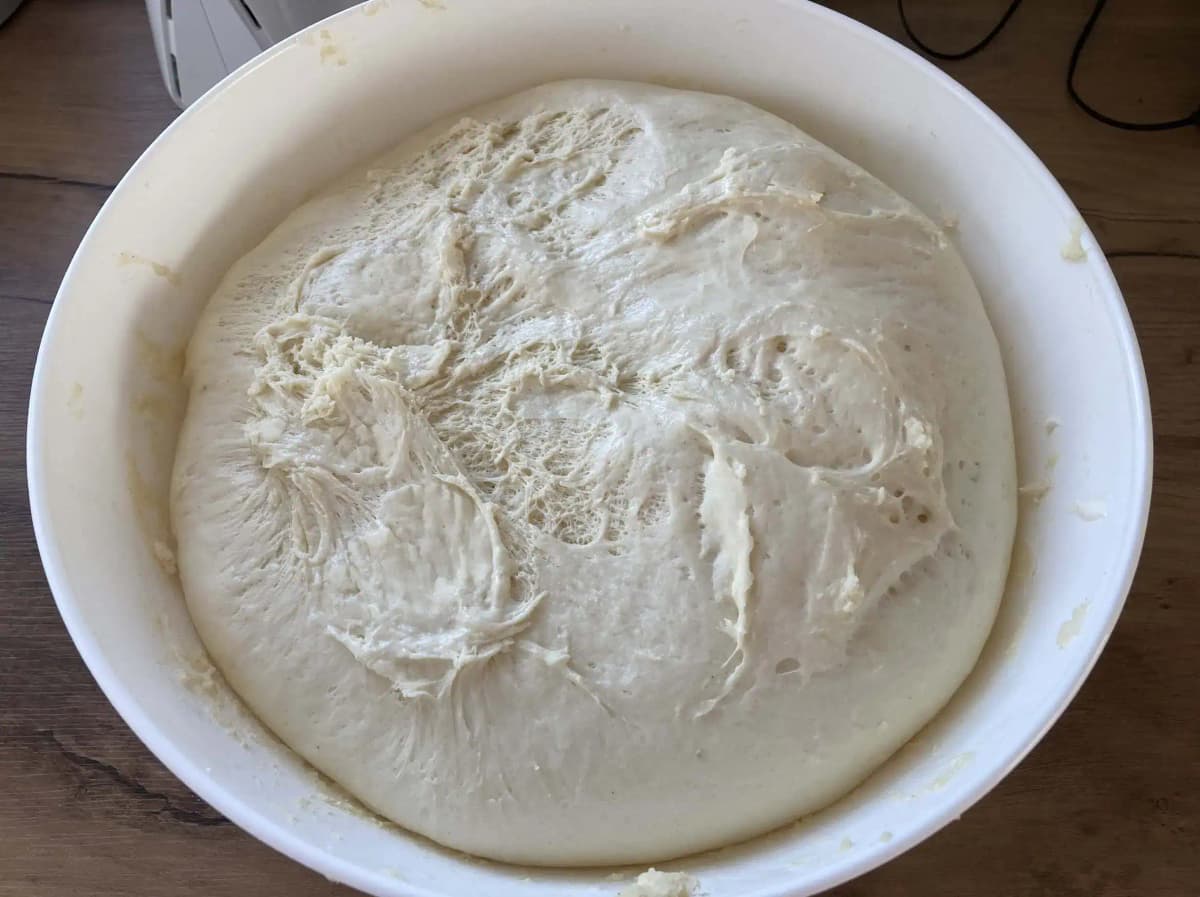 TAJOMSTVO kysnutého cesta „jemnejšieho ako oblak“: Na skutočne nadýchané buchty, koláče a akékoľvek pečivo!