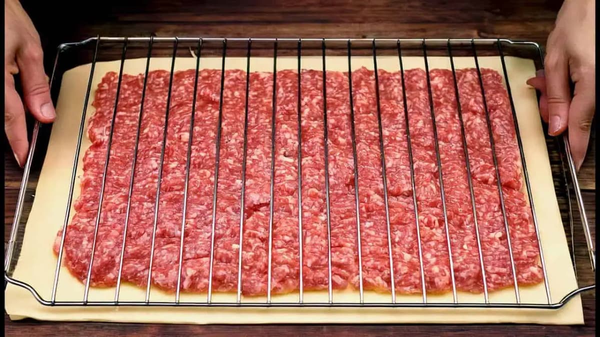 Máte lístkové cesto, mleté mäso a kuchynskú mriežku? Nikto neuhádne, ako ste to pripravili!