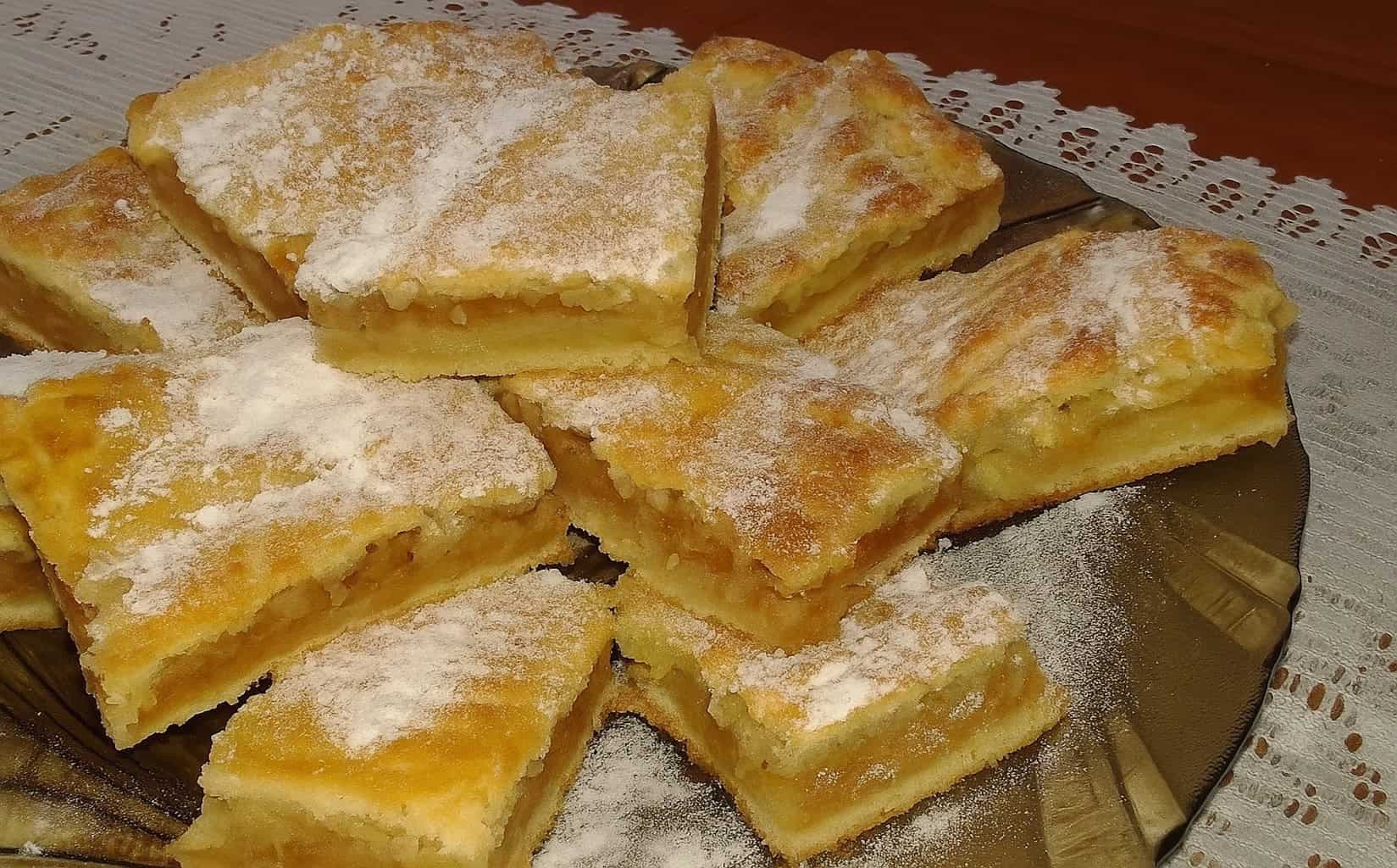 Staromaďarský jablkový koláč: Jablká sa nestrúhajú a to cesto tromfne aj linecké – nesmierne rýchly a výborný koláč prababičiek!